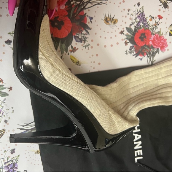 Chanel Ladies Shoes - Picture 12 of 16